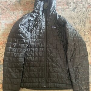 Patagonia Men’s Black Quilted Hooded Puffer Jacket